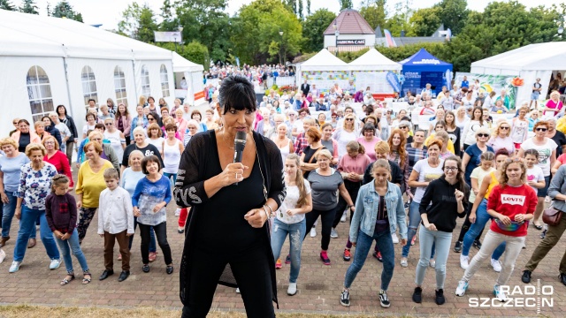 Gorąca salsa rozruszała tłum pań podczas Wakacyjnego Miasta Kobiet. Impreza trwa w Świnoujściu pod patronatem Radia Szczecin.