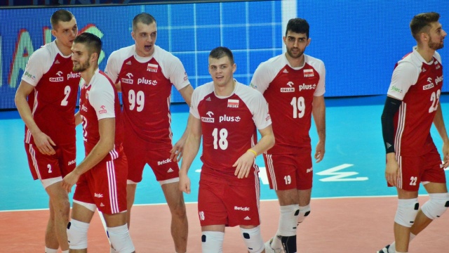 Siatkarska reprezentacja Polski wygrała z Brazylią 3:2 (25:23, 23:25, 25:21, 21:25, 15:9) w pierwszym meczu grupy B turnieju finałowego Ligi Narodów w Chicago.