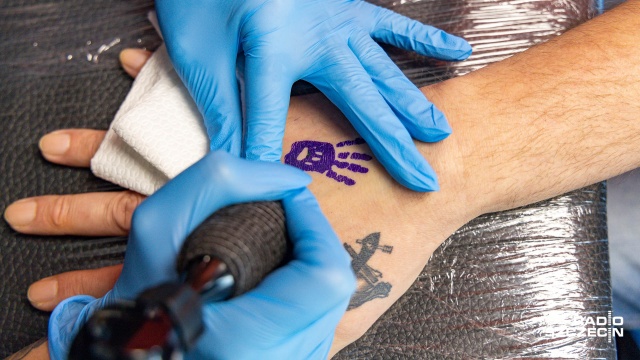 Ozdabiają ciała swoich klientów, żeby pomóc zwierzakom ze Schroniska w Dobrej. Charytatywną akcję zorganizowało studio tatuażu A.art. Tattoo ze Szczecina.
