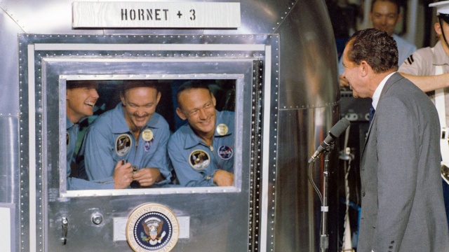 50 lat od lotu, którego celem był mały krok człowieka, ale wielki dla ludzkości. Posłuchajcie i zobaczcie jak przebiegała misja Apollo 11. Zapraszamy codziennie na kolejne fragmenty niebezpiecznej wyprawy na srebrny glob.