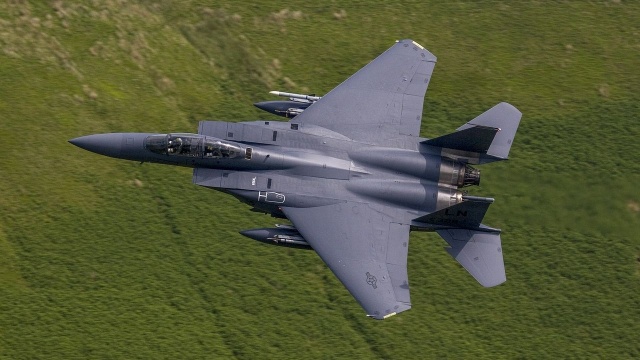 Na lotnisku w Powidzu w województwie wielkopolskim awaryjnie lądował samolot bojowy F-15 Amerykańskich Sił Powietrznych - poinformował rzecznik Dowództwa Generalnego Rodzajów Sił Zbrojnych podpułkownik Marek Pawlak.