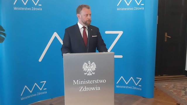 Minister zdrowia zapewnił, że w aptekach są dostępne zamienniki brakujących leków. Łukasz Szumowski odniósł się do podawanych przez opozycję informacji o niedostępności w aptekach produktów konkretnych koncernów.