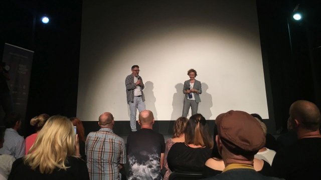 Trwają 13. Dąbskie Wieczory Filmowe. W kinie Klubu Delta , gdzie do weekendu pokazywane są filmy we wtorek zabrakło miejsc. Widzowie siedzieli na dostawianych ławkach, bądź po prostu na podłodze.