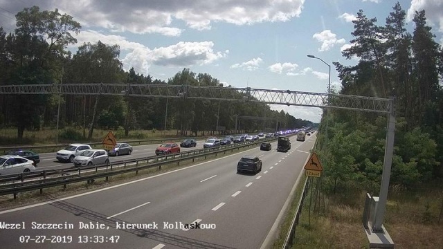 Po kilku godzinach poważnych utrudnień, z dróg regionu pojawiają się pierwsze dobre informacje. Płynnie jedziemy w obu kierunkach drogą krajową numer 3, między obwodnicą Miękowa a Babigoszczą. Podobnie jest na wojewódzkiej drodze numer 111 przez Stepnicę.
