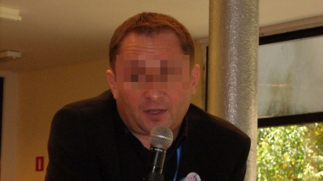 Znany dziennikarz Kamil D. usłyszał zarzuty. Mężczyzna w piątek spowodował kolizję na autostradzie A1. Był pod wpływem alkoholu. W wydychanym powietrzu miał go ponad 2,5 promila.