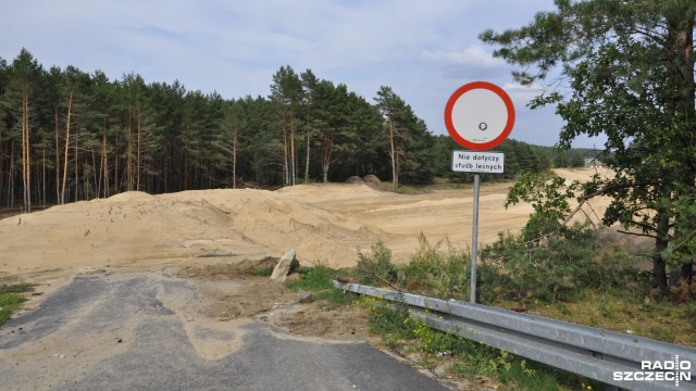 Dziesiątki tysięcy drzew wycięto pod budowaną w Zachodniopomorskiem trasę S3. Między Rzęśnicą a Obwodnicą Miękowa trwa modernizacja trasy. Dalej na północ - już za obwodnicą S3 - przebiegać będzie po nowym śladzie. To właśnie tam najbardziej ucierpiała Puszcza Goleniowska.