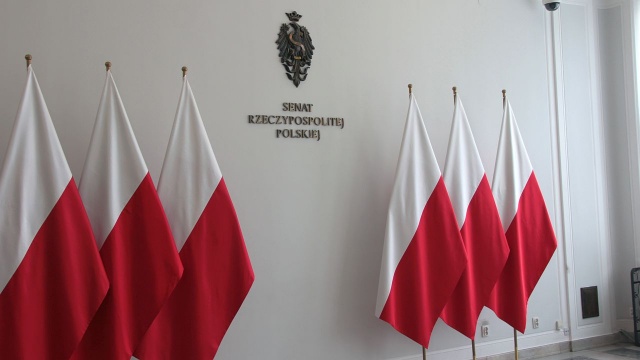 Senatorowie przyjęli ustawę dotyczącą przeciwdziałania marnowaniu żywności. Zakłada ona wprowadzenie nakazu przekazywania części niesprzedanej żywności o długim terminie do spożycia przez sieci wielkopowierzchniowe.