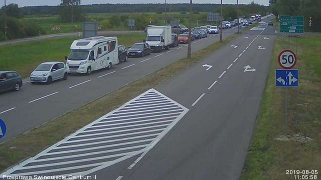 Sporo kłopotów mają w poniedziałek kierowcy podróżujący w obu kierunkach trasą S3, ale też podczas przebudowy krajowej trójki.