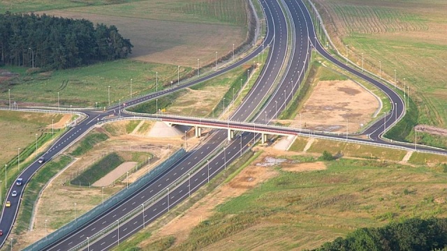 W regionie budowane są nie tylko trasy S3 i S6. Drogowców spotkać też można na Obwodnicy Kobylanki, Morzyczyna i Zieleniewa. Na jej części dobudowywane są brakujące dwa pasy jezdni.