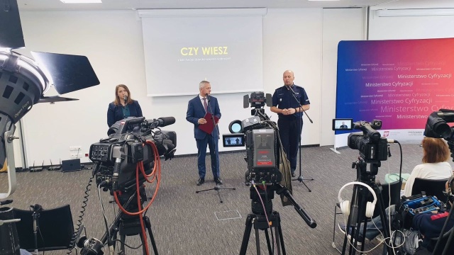 Dzieci spędzają w internecie znacznie więcej czasu, niż sądzą ich rodzice i niejednokrotnie są tam narażone na przemoc.
