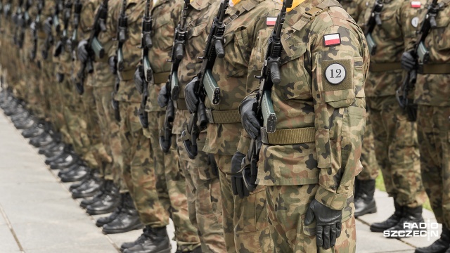 Biuro Bezpieczeństwa Narodowego poinformowało, że prezydent Andrzej Duda, na wniosek ministra obrony narodowej Mariusza Błaszczaka, mianował pięciu oficerów Wojska Polskiego na stopnie generalskie oraz admiralskie.