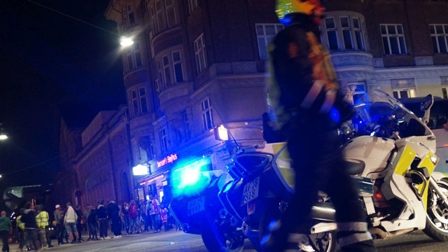 W nocy w Kopenhadze eksplodował podłożony pod komisariat policji ładunek wybuchowy. Uszkodzona została przednia fasada budynku.