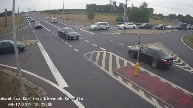 W ponad 4-kilometrowym korku utknęli kierowcy jadący drogą krajową numer 6. Chodzi o dojazd od strony Karlina do miejscowości Płoty. Zator widoczny jest już w okolicach miejscowości Modlimowo.