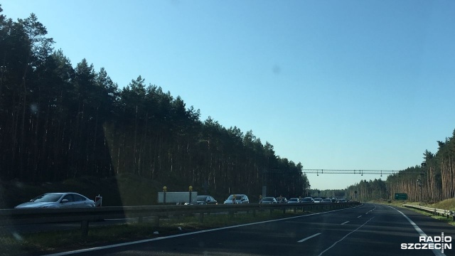 Wyjeżdżający w kierunku nadmorskich plaż o poranku jechali płynnie. Wraz z upływem czasu narastały utrudnienia, dochodziło do kolizji i wypadków. Widzisz coś niebezpiecznego na drogach - zadzwoń: 510 777 222.