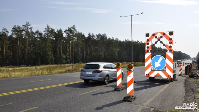 Uwaga kierowcy wyjeżdżający ze Szczecina drogą krajową nr 10. Od środy mamy nowe utrudnienia na Szosie Stargardzkiej za Węzłem Kijewo.