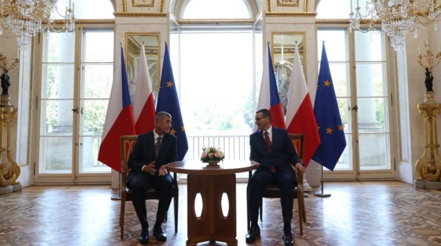 Unijny budżet, proces tworzenia Komisji Europejskiej a także sprawy dwustronne to główne tematy polsko-czeskich konsultacji międzyrządowych w Warszawie.