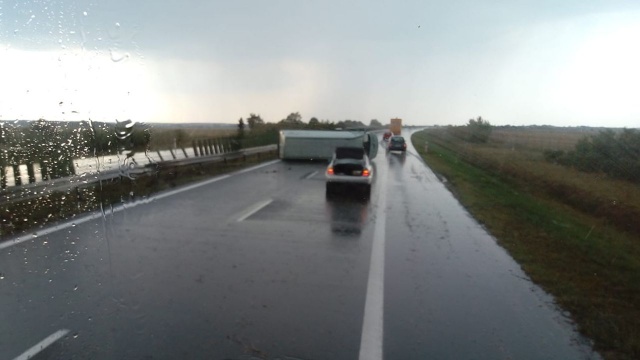 Uwaga kierowcy jadący w stronę Szczecina drogą S10. Na obwodnicy Stargardu są poważne kłopoty z przejazdem.