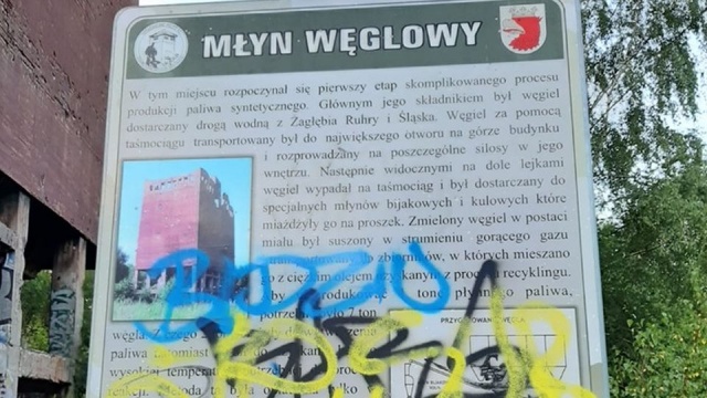 Policcy pasjonaci historii szukają wandali i oferują nagrodę za pomoc w ich znalezieniu.