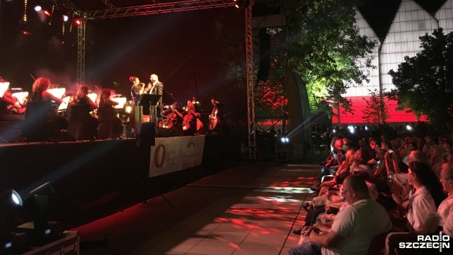 Sierpniowe przełomy - koncert przygotowany przez Operę na Zamku w Szczecinie odbył się w sobotę wieczorem na Placu Solidarności w Szczecinie.