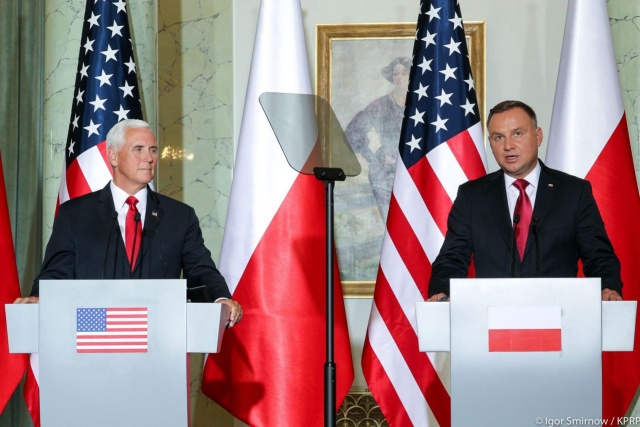 Gazoport w Świnoujściu tematem rozmów prezydenta Polski i wiceprezydenta Stanów Zjednoczonych. Andrzej Duda poinformował Mike039a Penca, że niebawem rozpocznie się rozbudowa terminala.