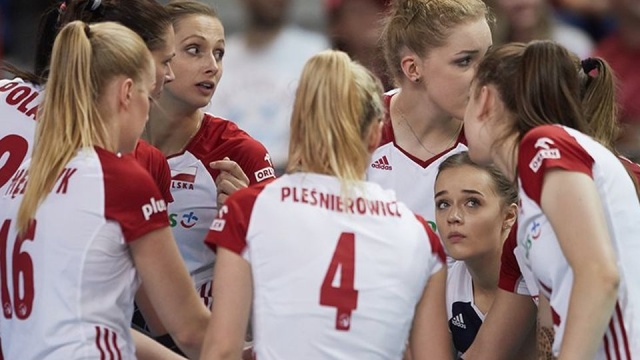 Reprezentacja Polski w siatkówce kobiet zagra w sobotę z Turcją w półfinale mistrzostw Europy. Mecz odbędzie się w Ankarze, w nowej hali, usytuowanej kilkaset metrów od Ankara Spor Salonu, gdzie w 2003 roku Biało-czerwone zdobyły złoty medal ME.