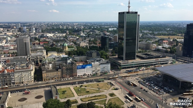 Członkowie komisji weryfikacyjnej do spraw warszawskiej reprywatyzacji przedstawili raport z jej prac.