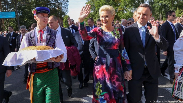 Andrzej Duda w czasie Dożynek Prezydenckich w Spale podziękował rolnikom za ich pracę.