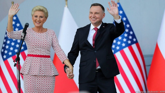 Prezydenci Andrzej Duda i Donald Trump spotkają się w poniedziałek w Nowym Jorku. Przywódcy mają rozmawiać o współpracy wojskowej i zniesieniu wiz dla Polaków.