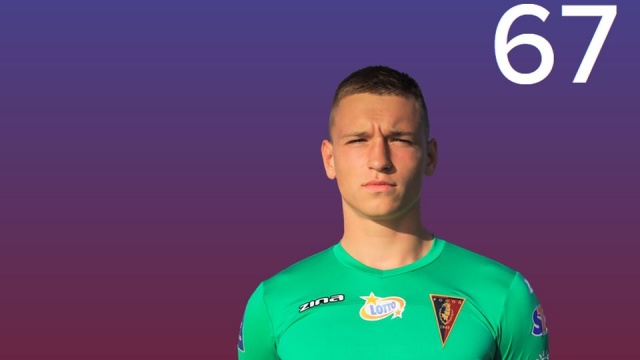 Dwaj piłkarze Pogoni Szczecin bramkarz Jędrzej Grobelny i pomocnik Marcel Wędrychowski zostali powołani do reprezentacji Polski do lat 19 na zgrupowanie i towarzyskie mecze z Anglią oraz Albanią.