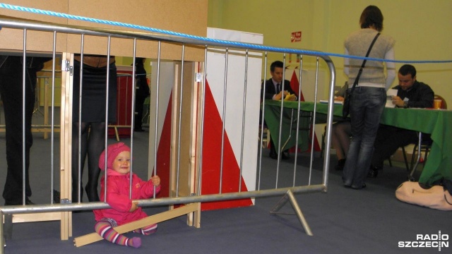 To ostatni dzień, w którym można dopisać się do spisu wyborców w obwodach poza granicami Polski. O dopisanie mogą wnioskować osoby mieszkające w Polsce przebywające w dniu wyborów poza krajem jak również ci, którzy na stałe przebywają za granicą.