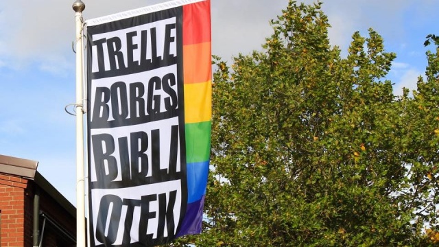 Publiczna biblioteka w Trelleborgu, jako pierwsza w Szwecji, otrzymała certyfikat LGBT. Dzięki niemu odwiedzający placówkę, bez względu na swoją płeć i orientację seksualną, mają czuć się w niej swobodnie i bezpiecznie.