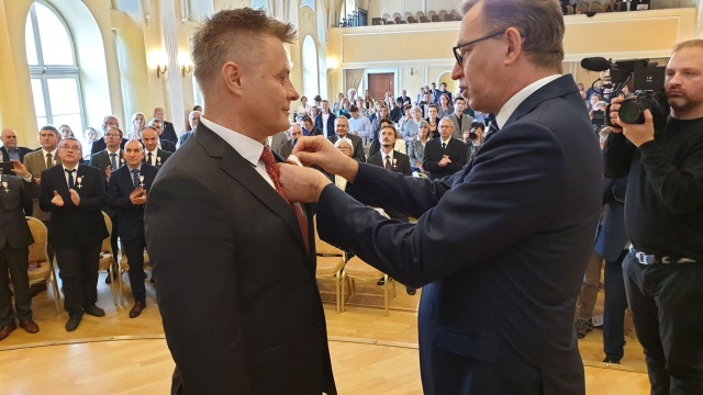 60 osób związanych z Grupami Oporu Solidarni, które funkcjonowały w ostatnim okresie PRL-u zostało odznaczonych Krzyżami Wolności i Solidarności.