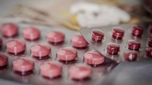 Flozyny dla chorych na cukrzycę, nowe leki stosowane w raku jelita grubego, osteoporozie i stwardnieniu rozsianym znalazły się na nowej liście leków refundowanych. Zmiany wejdą w życie 1 listopada.