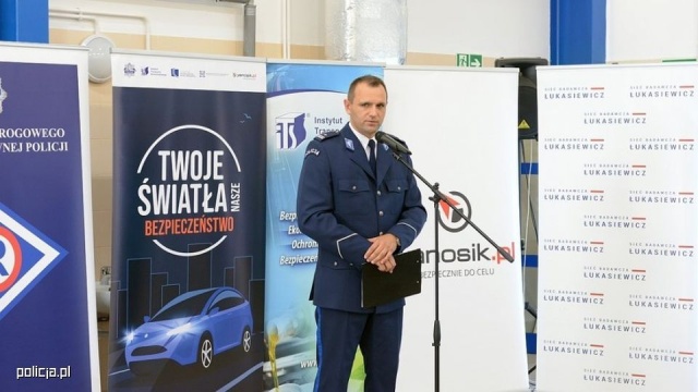 Dobrze ustawione światła w samochodzie mogą uratować zdrowie i życie. To przesłanie pomysłodawców akcji Twoje Światła - Nasze Bezpieczeństwo. Organizują ją policjanci z drogówki oraz Instytut Transportu Samochodowego.