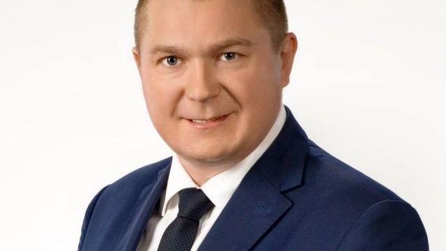 Spóźnił się na sesję sejmiku, a gdy wszedł na salę okazało się, że trwa głosowanie w sprawie jego odwołania. Mowa o radnym Zbigniewie Chojeckim, który wystąpił z klubu Koalicji Obywatelskiej, bo zrezygnował też z członkostwa w partii Nowoczesna.