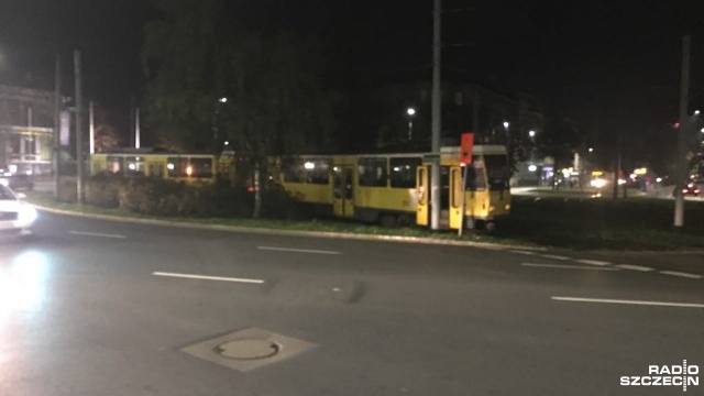 Poważne kłopoty o poranku mają pasażerowie szczecińskich tramwajów. Awaria sieci w okolicy Węzła Łękno spowodowała, że z zajezdni Pogodno przy al. Wojska Polskiego część składów nie wyjechała na swoje stałe trasy.