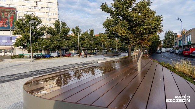 Jest betonowy plac, dobrze że są ludzie, którzy z niego korzystają, jak widać znalazł zastosowanie - powiedział w Samorządowej Przeplatance Radia Szczecin Przemysław Słowik. Radny klubu Koalicji Obywatelskiej szczecińskiej Rady Miasta tak mówił o placu Adamowicza.