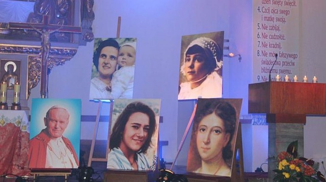 Halloween to zwyczaj obcy kulturze chrześcijańskiej - mówi rzecznik Episkopatu ksiądz Paweł Rytel-Andrianik.