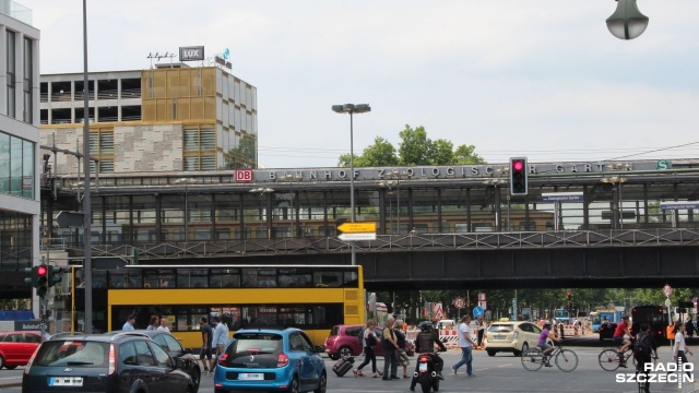 Berlińska policja apeluje, aby w planach wyjazdu do stolicy Niemiec uwzględnić piłkarskie mecze i dwie duże demonstracje. Największe kłopoty czekają mieszkańców miasta i turystów w środę i w sobotę.