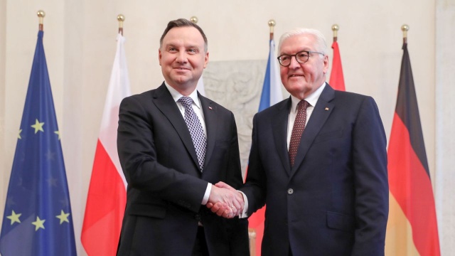 Prezydent Andrzej Duda powiedział, że żelazna kurtyna upadła w sposób symboliczny, poprzez zburzenie muru berlińskiego. W sobotę w Berlinie z udziałem prezydenta Andrzeja Dudy odbyły się obchody 30. rocznicy tamtych wydarzeń.