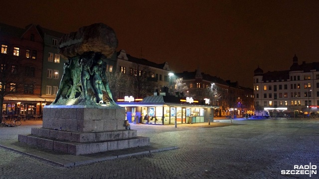 Jedna osoba poniosła śmierć, a druga została ciężko ranna w wyniku strzelaniny do której doszło w sobotę wieczorem w centrum szwedzkiego Malm. Ofiary to nastoletni imigranci.