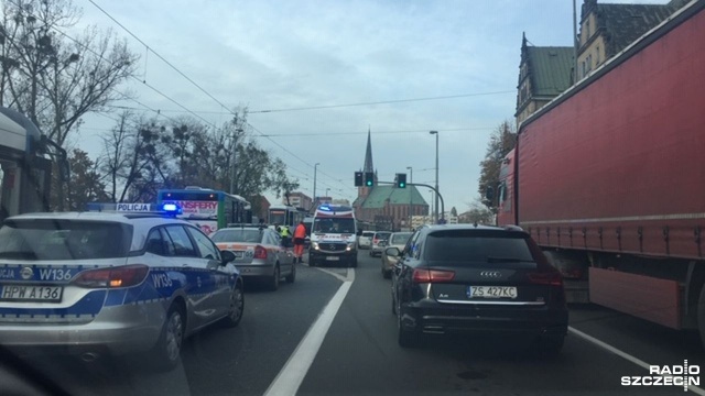Trzy osoby zostały ranne w wypadku, do którego doszło w okolicach Mostu Długiego w Szczecinie.