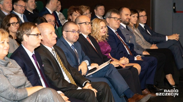 Stres, nieprzestrzeganie czasu pracy i wypadku na terenie zakładów - między innymi tym zjawiskom chce zapobiegać Okręgowy Inspektorat Pracy w Szczecinie. By to realizować organizuje konkursy dla pracodawców. W poniedziałek najlepsi z nich zostali nagrodzeni podczas gali Razem dla bezpieczeństwa. Prewencja 2019.