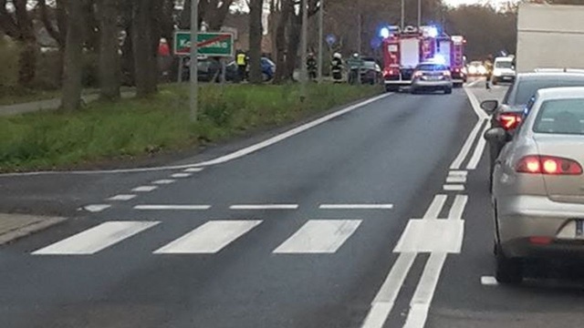W Kobylance, na drodze krajowej nr 10, zderzyły się dwa samochody. Jedną osobę pogotowie zabrało na badania do szpitala.