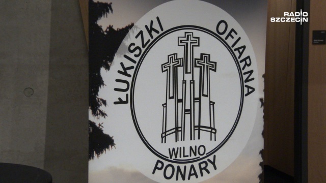 Przemilczana zbrodnia lub mały Katyń. Mjr Danuta Szyksznian-Ossowska została odznaczona podczas uroczystości 25-lecia działalności Rodziny Ponarskiej.