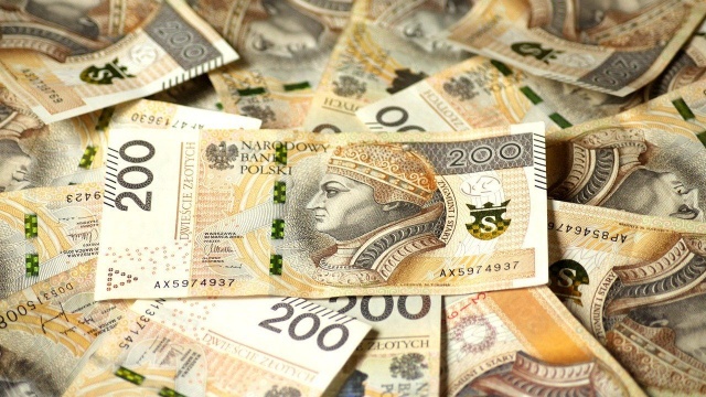Torebkę w której było 17 tysięcy złotych znalazła na przystanku w centrum Gdańska mieszkanka miasta.