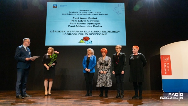 Codziennie pomagają dzieciom, seniorom i ubogim. W dniu ich święta, podczas uroczystości w Filharmonii, prezydent Piotr Krzystek odznaczył wyróżniających się pracowników socjalnych za ich pracę na rzecz mieszkańców Szczecina.