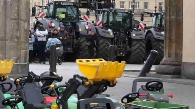 O godz. 9.30 w stolicy Niemiec rozpoczął się protest traktorzystów, którzy sprzeciwiają się wprowadzenie pakietu rolniczego obejmującego zakaz stosowania niektórych pestycydów.
