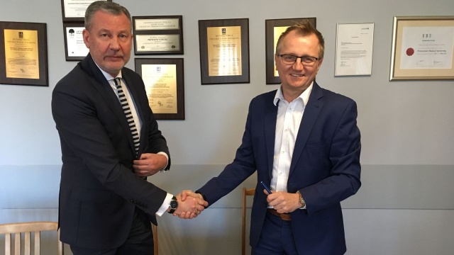 Spółka przekazała placówce dziewięć tysięcy złotych na zakup specjalistycznego fotela do dializ. PKS dołączył tym samym do grona Mecenasów Zdrowia Szpitala.