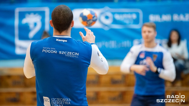 Piłkarze ręczni Sandry SPA Pogoni nie sprawili niespodzianki w starciu z Górnikiem Zabrze w rozgrywkach o mistrzostwo Polski. Szczecinianie przegrali u siebie z zespołem z Górnego Śląska 26:31 w ostatnim meczu pierwszej rundy Superligi.